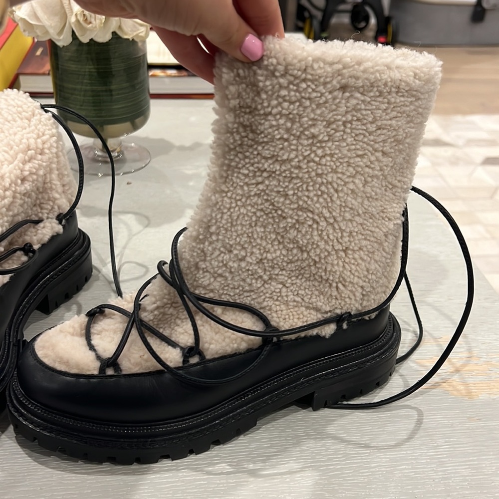 Aquazzura leather and shearling boots - Picture 2 of 6